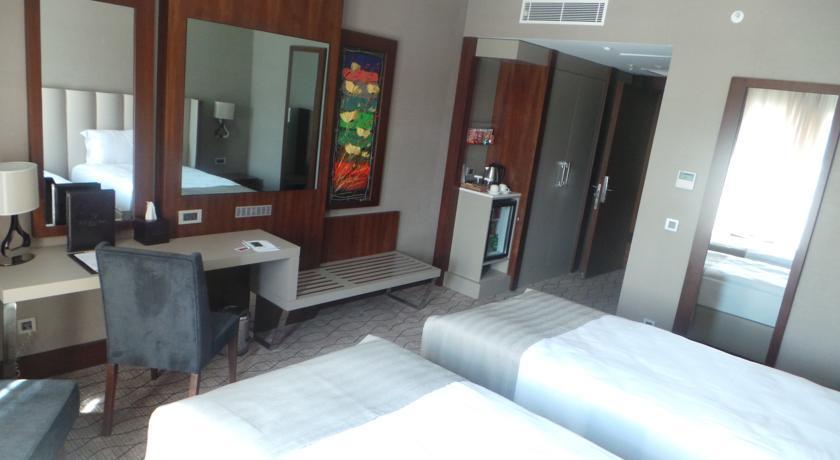 Ramada By Wyndham Sakarya Hotel Luaran gambar